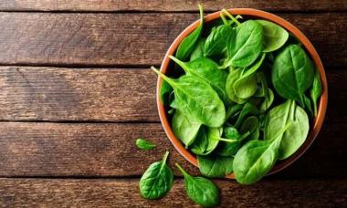 Spinach or Kale: Which leafy green is healthier?