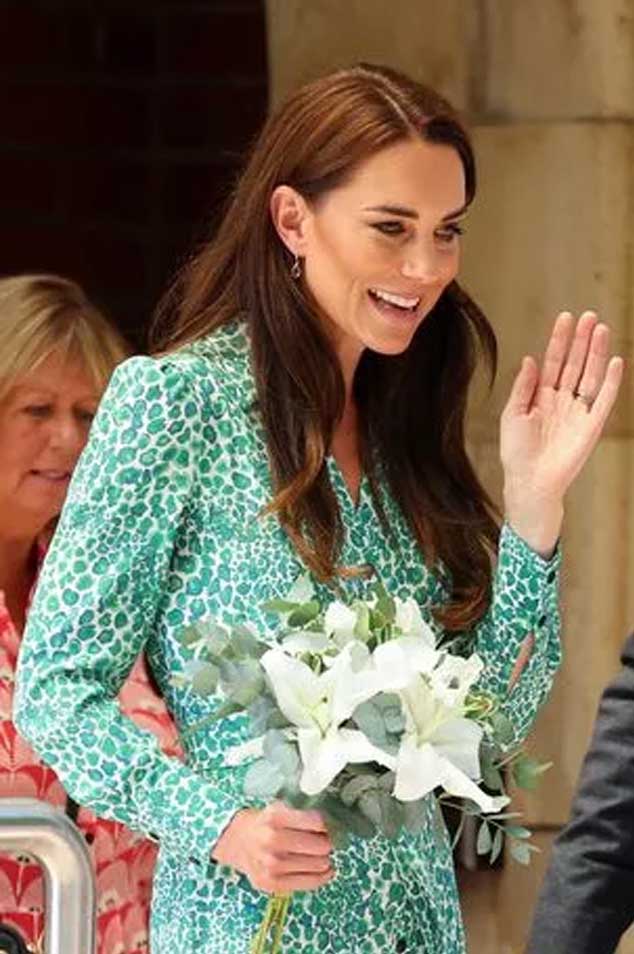 Kate Middleton meets adorable babies during her visit to Riversley Park Children’s Centre