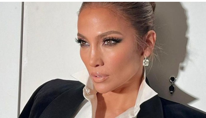 Jennifer Lopez gets slammed for using fuzzy filters in latest IG post
