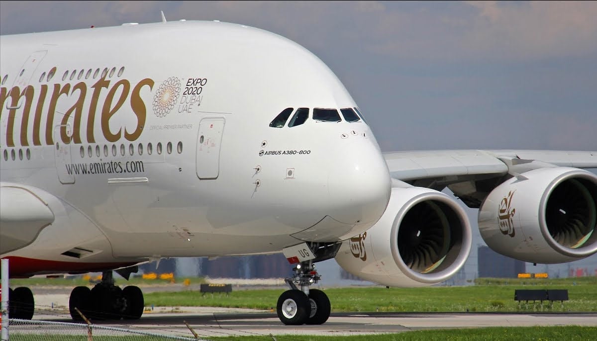Emirates A380 suffers hydraulic failure upon touch down at Gatwick, London