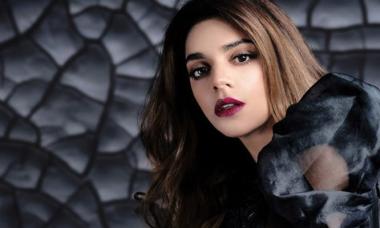 Sanam Saeed creates frenzy with her ultra-glamorous look