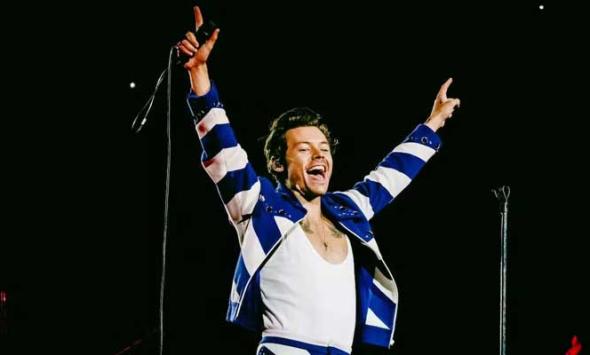 Harry Styles bows down before fans as he concludes ‘Love on Tour’ 2-year run