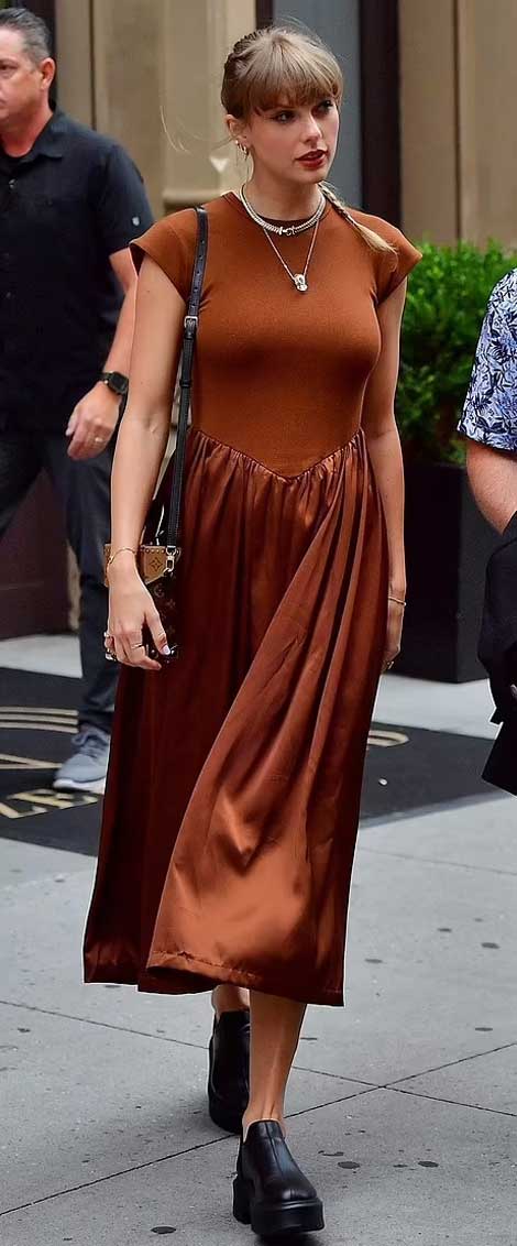 Taylor Swift takes to NYC streets with Ed Sheeran ahead of dinner at