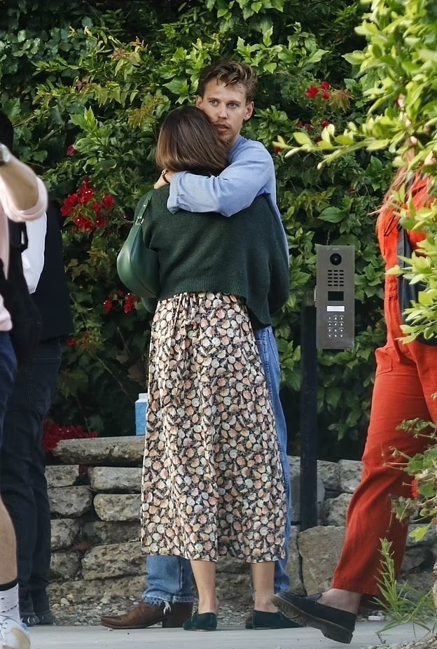 Austin Butler and Kaia Gerber share affectionate hug after Malibu party