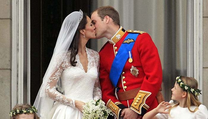 Kate Middleton and Prince Williams wedding kiss sparks new online frenzy