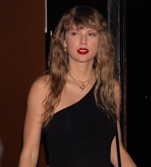 Taylor Swift sparks dating speculation as she flaunts Travis Kelces birthstone necklace