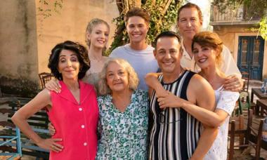 Review: 'My Big Fat Greek Wedding 3' beautifully offers a few moments of connection