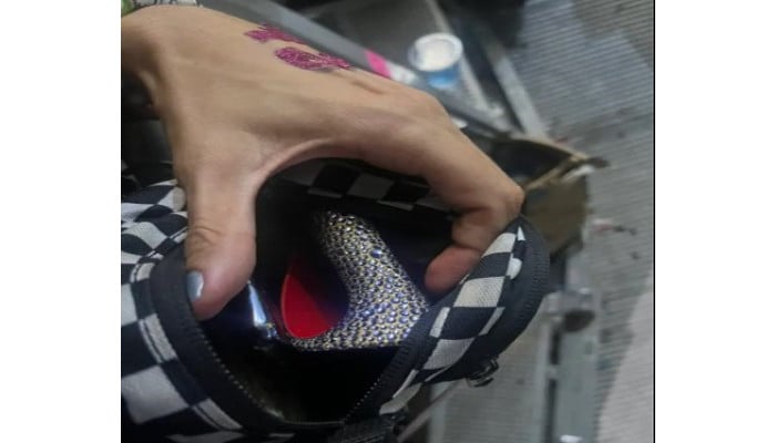 Picture of Taylors broken heel that a lucky fan managed to find