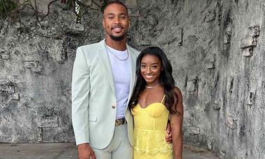 Simone Biles cheers 'THATS MY HUSBAND!' for Jonathan Owens' Thanksgiving game