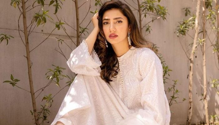 Mahira Khan gears to mark her debut in Malayalam cinema, report