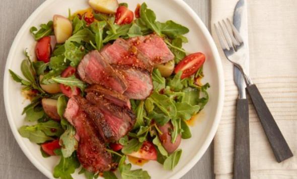 How to make steak salad with arugula and grapefruit