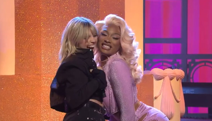 Rachel McAdams surprises fans with Saturday Night Live cameo