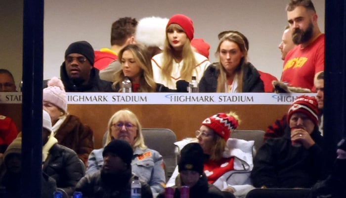 Taylor Swift and Kylie Kelce share laughs at Chiefs-Bills playoff