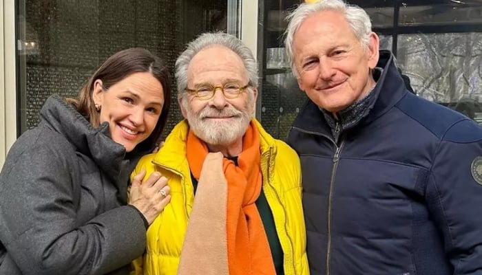 Jennifer Garner calls Alias co-stars Victor Garber, Ron Rifkin her best guys