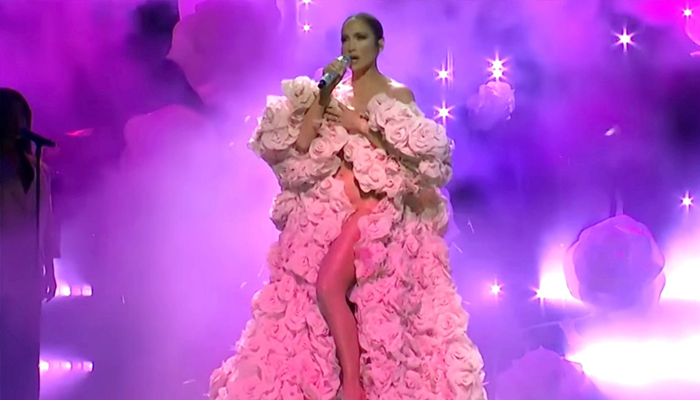 Jennifer Lopez handles wardrobe malfunction on SNL stage like a pro