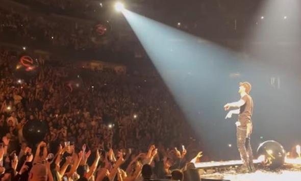 Watch: Enrique Iglesias performs hit song 'Bailando' at Colorado concert