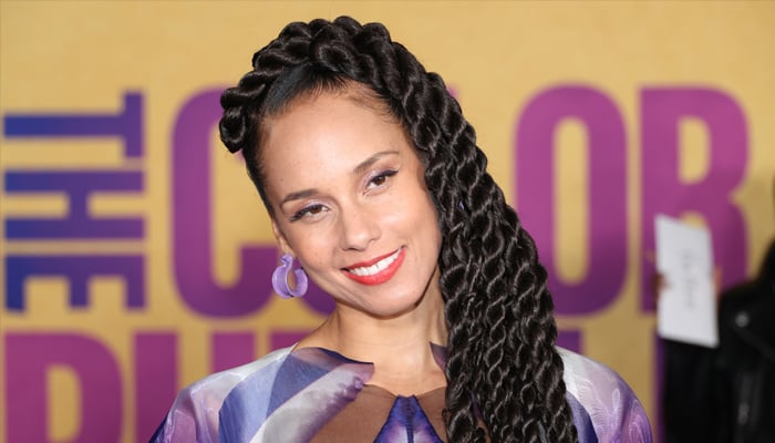 Alicia Keys didnt feel like herself amid teen musical fame