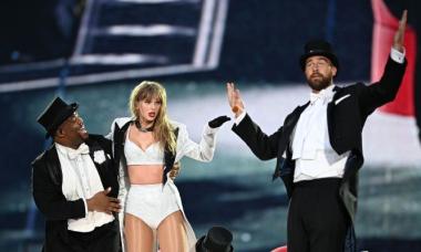 Travis Kelce reveals his one rule while carrying Taylor Swift onstage