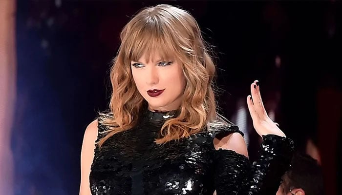 Taylor Swift stuns during girls night out in New Orleans