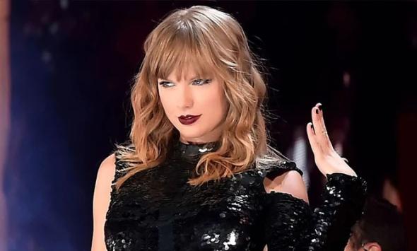 Taylor Swift stuns during girls' night out in New Orleans