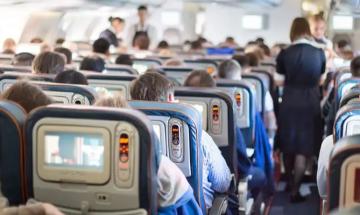 Flight goes into chaos after passenger tries entering cockpit, threatens crew members