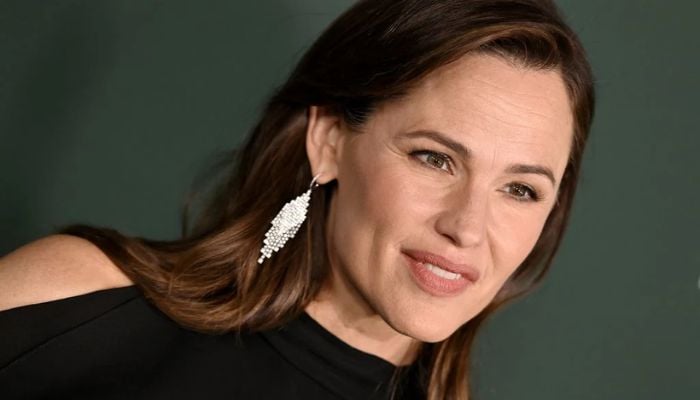 Celebrity Birthdays on April 17 –Phoebe Dynevor, Victoria Beckham, Jennifer Garner Born Today