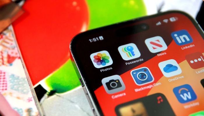 iOS 18.5 brings emergency satellite features to iPhone 13