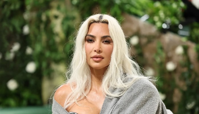 Kim Kardashian raises eyebrows with bold look during $10M Paris heist case