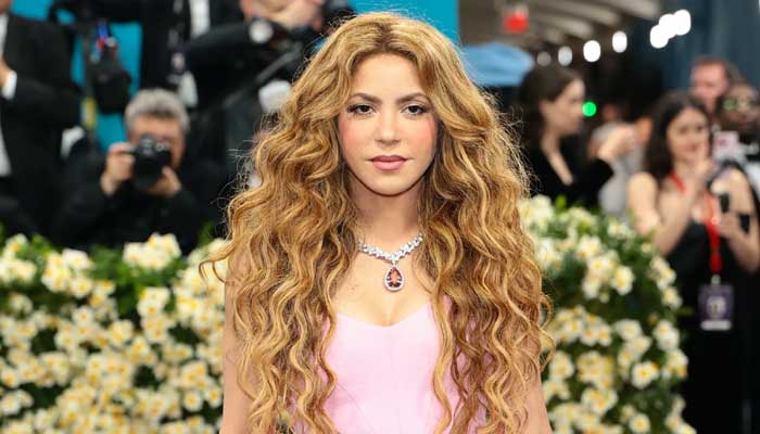 Shakira suffers on-stage fall mid performance during Montreal concert