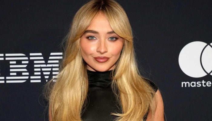 Tall Girl star Sabrina Carpenter wins hearts amid live performance