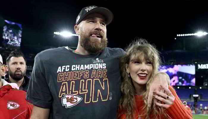 Taylor Swifts beau Travis Kelce sweetly reacts to fan gushing over her