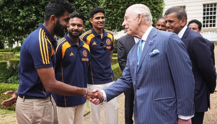 King Charles comforts Indian team after crushing defeat