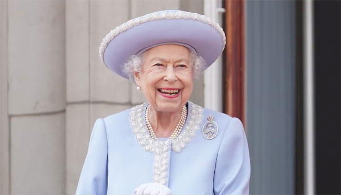 Queen Elizabeth’s ‘distinctive style’ to go on largest ever exhibition