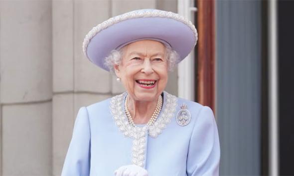 Queen Elizabeth’s ‘distinctive style’ to go on largest ever exhibition