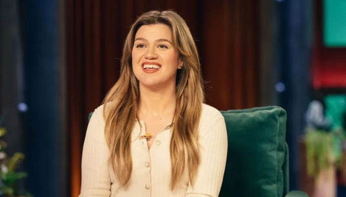 Kelly Clarkson surprises her fans with major news