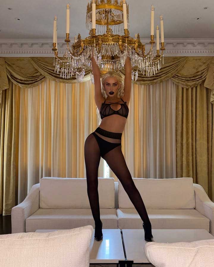 Christina Aguilera shares sultry photos after incredible transformation