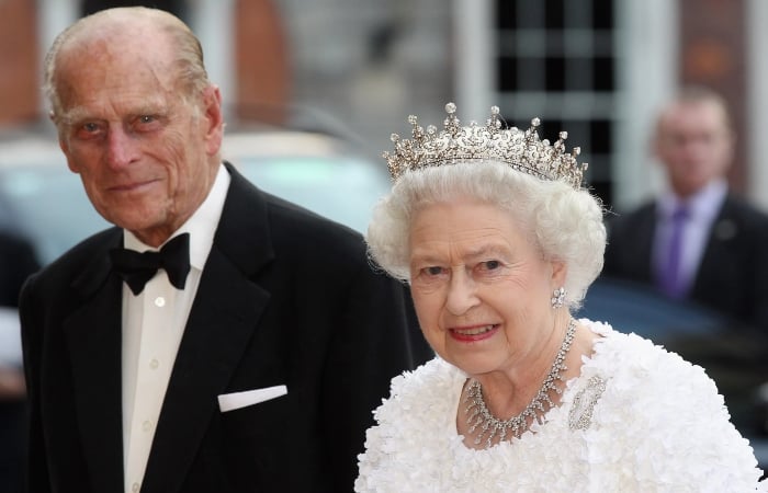 Selfies, smooches, and special gestures — Inside royal family’s protocol breaking spree