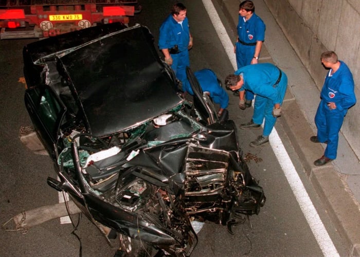 Paparazzi shot of Princess Diana’s destroyed car in Paris/Associated Press