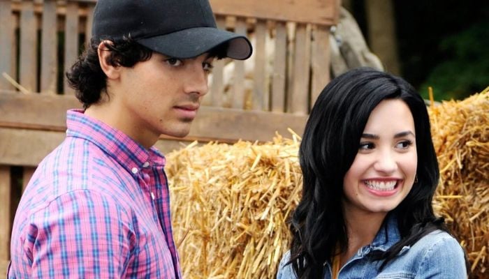 Joe Jonas, Demi Lovato sparkle on stage despite complicated history