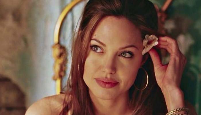 The ’90s bombshells we couldn’t take our eyes off