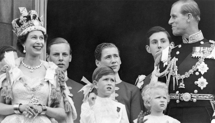 Queen Elizabeth (coronation day) accompanied by her family on Buckingham Palace balcony, June 1953/AP