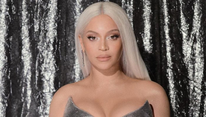 Celebrities who are unapologetically aging with confidence