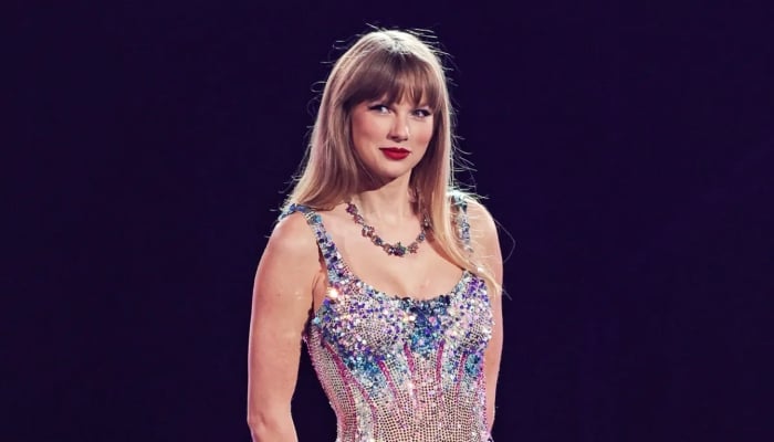 Taylor Swift sparkling ring steals spotlight as she promotes ‘The Life of a Showgirl’