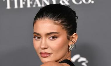 Kylie Jenner puts on daring bold display for campaign