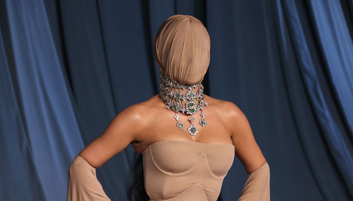 Kim Kardashian explains the secret behind her boldest mask red carpet look yet
