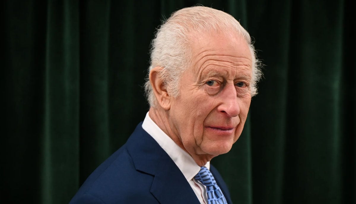 Royal family honours fallen heroes at Cenotaph service