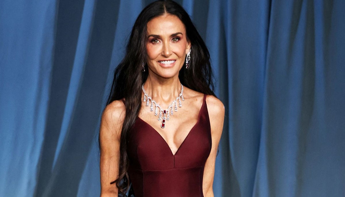 Leonrado DiCaprio, Demi Moore, Stanley Tucci, Celebrity Birthdays on November 11th