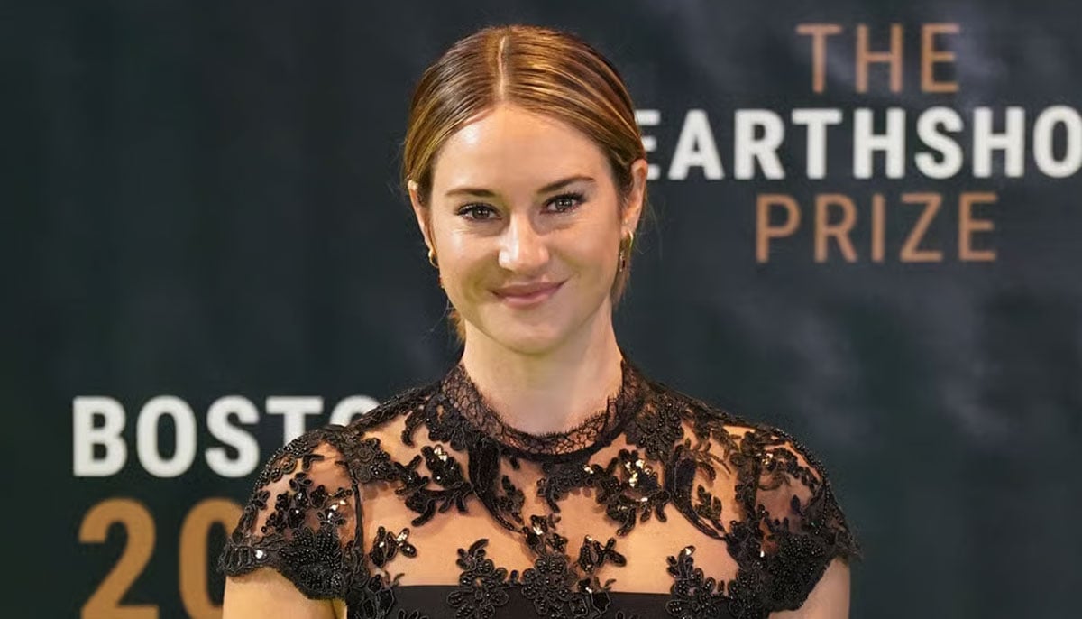 Shailene Woodley, Jonny Lee Miller, Sadie Stanley, Celebrity Birthdays on November 15th