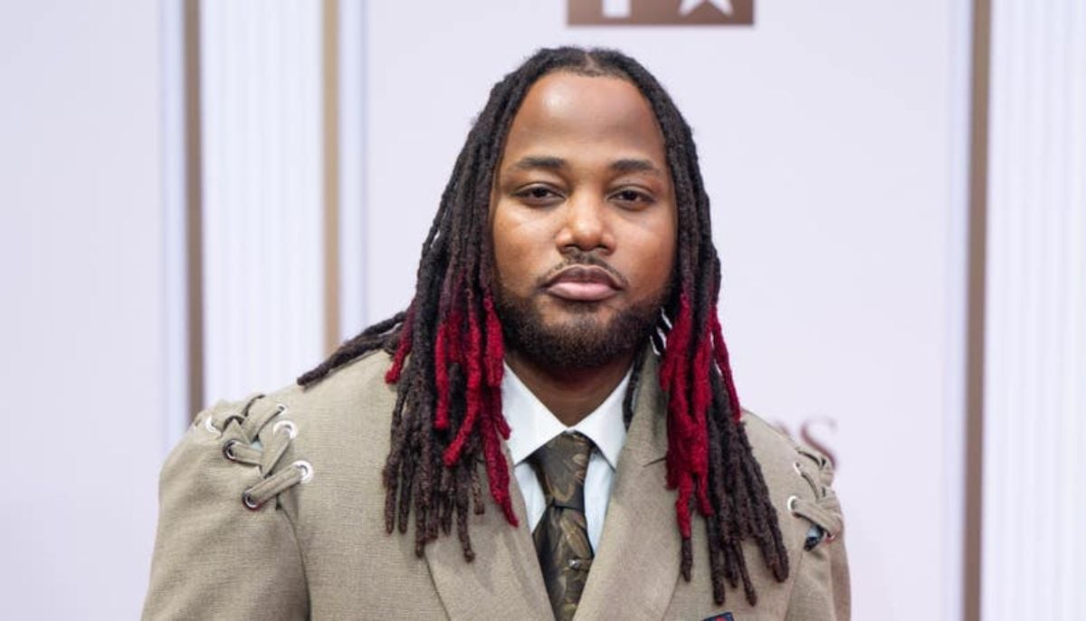 Leon Thomas hilariously reacts to fight breaking out at his concert