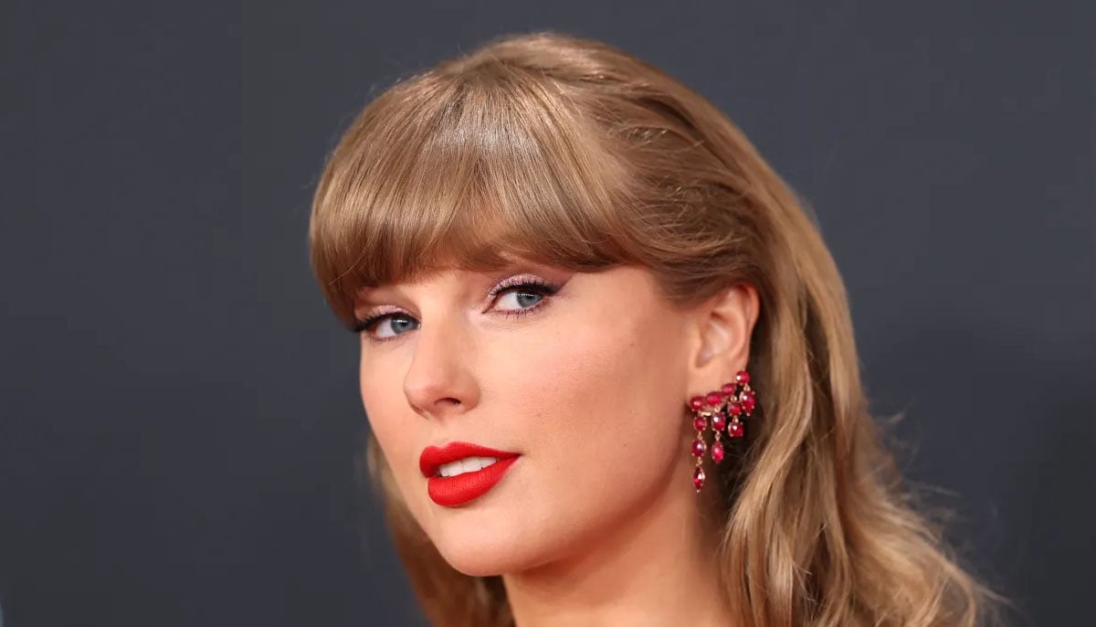 Taylor Swift jumps with joy as Travis Kelce scores big win